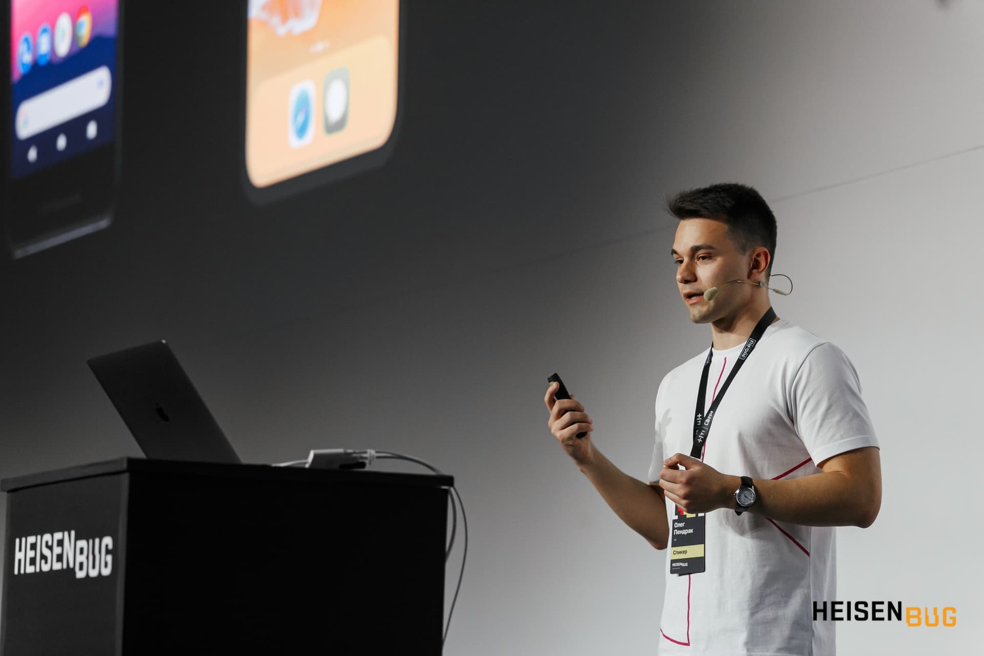Олег Пендрак выступает на Heisenbug 2023 Autumn